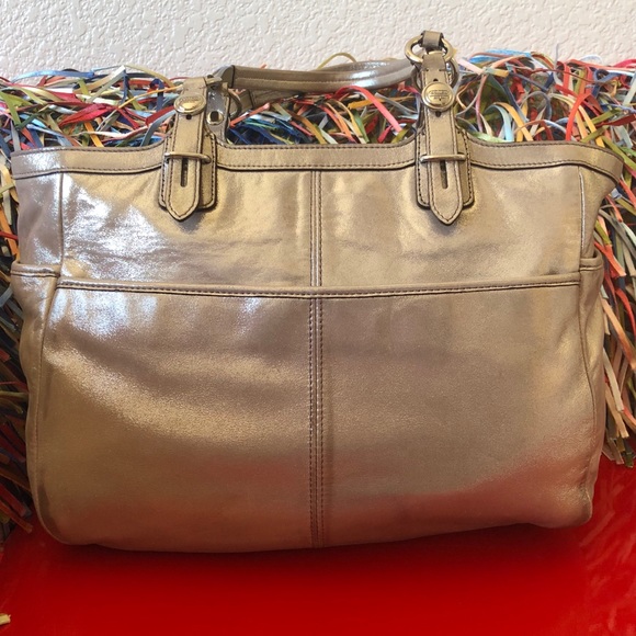 Coach purse - gold leather excellent condition bag - Picture 3 of 6